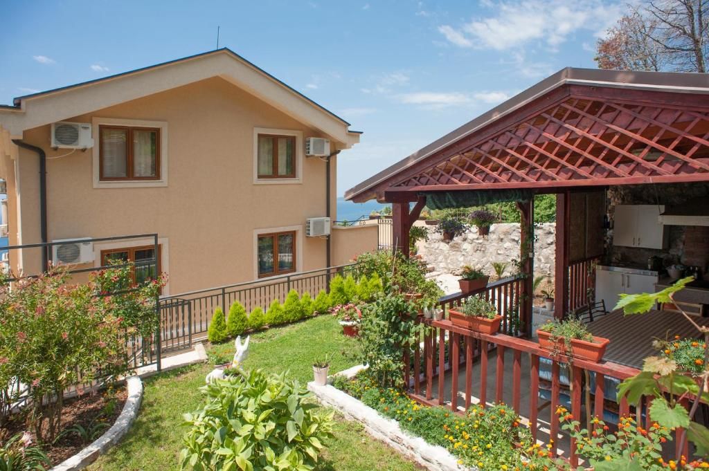 Апартаменты Apartments Nikolić Свети-Стефан