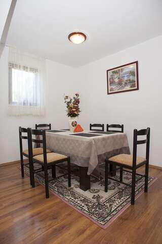 Апартаменты Apartments Nikolić Свети-Стефан Апартаменты Делюкс с 3 спальнями-16